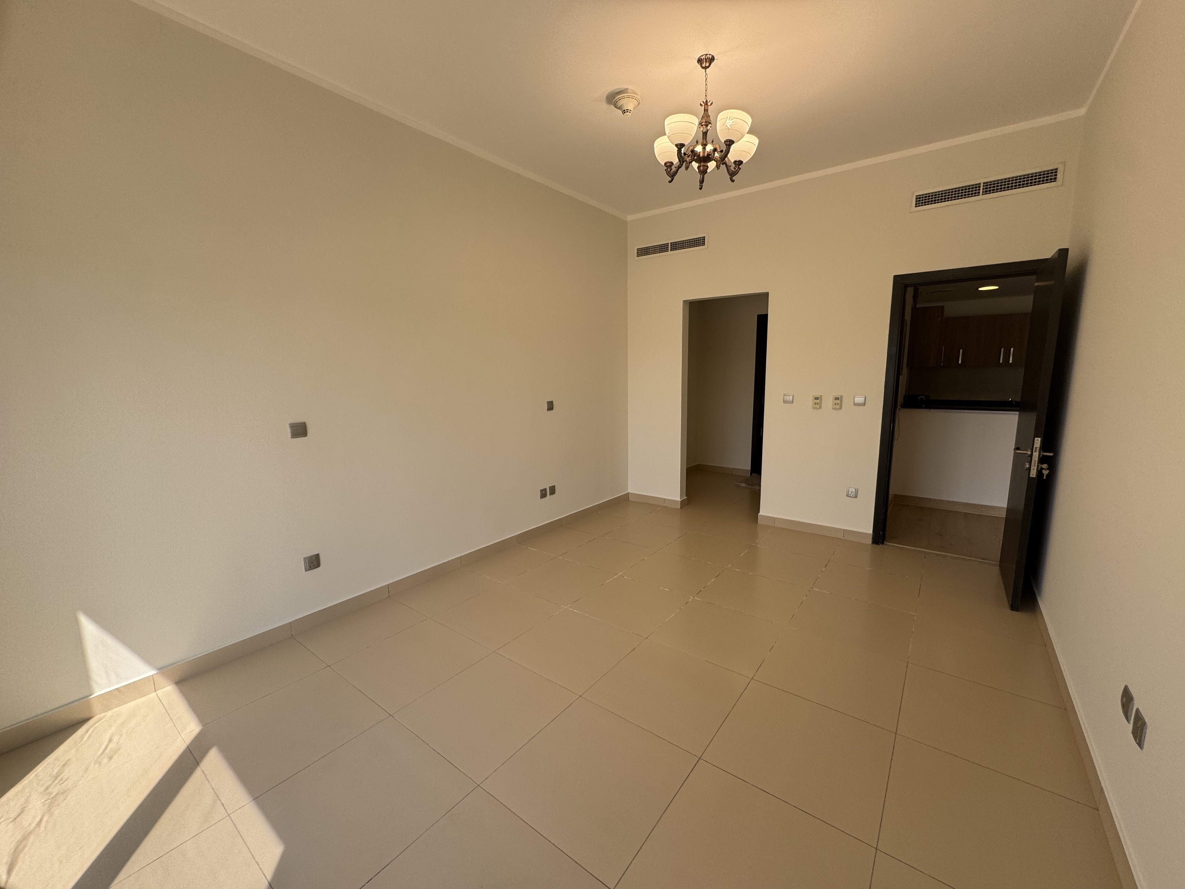 COZY 1 BEDROOM SEMI FURNISHED WITH BIG BALCONY thumbnail 7