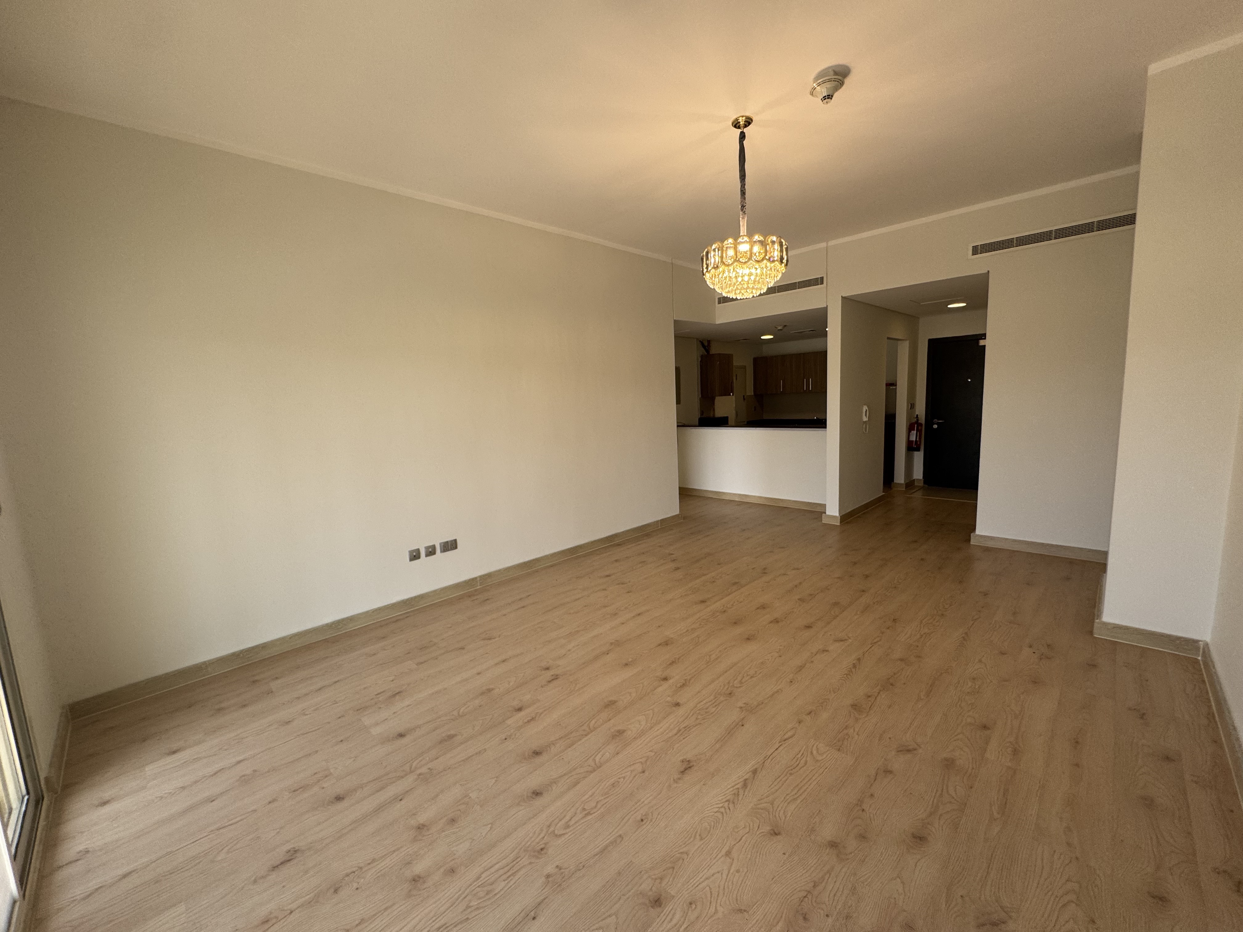 COZY 1 BEDROOM SEMI FURNISHED WITH BIG BALCONY thumbnail 12