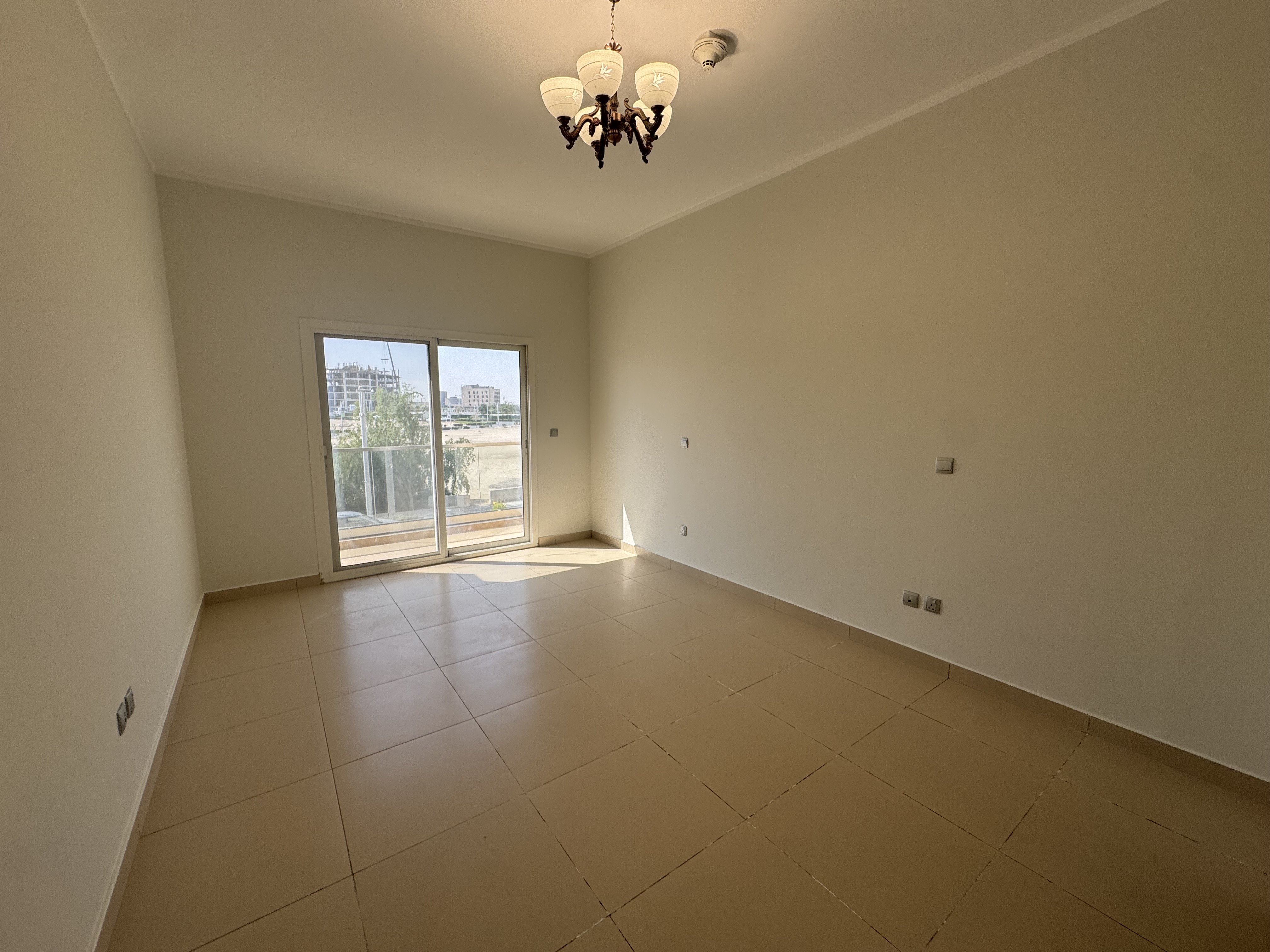 COZY 1 BEDROOM SEMI FURNISHED WITH BIG BALCONY thumbnail 5