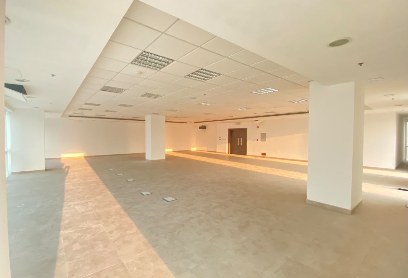 Spacious Office for Sale in Lusail Marina| 285 SQM thumbnail 4