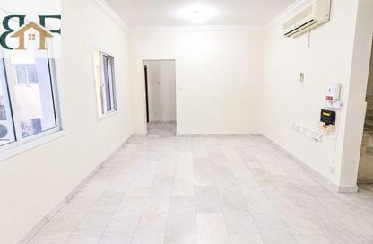 Apartment - 1 Bedroom - 1 Bathroom for rent in Umm Ghwailina Comm - Umm Ghuwalina - Umm Ghuwailina - Doha