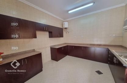 مجمع سكني - 5 غرف نوم - 6 حمامات للايجار في الدحيل - الدحيل - الدوحة
