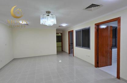 Apartment - 3 Bedrooms - 2 Bathrooms for rent in Umm Ghwailina Comm - Umm Ghuwalina - Umm Ghuwailina - Doha