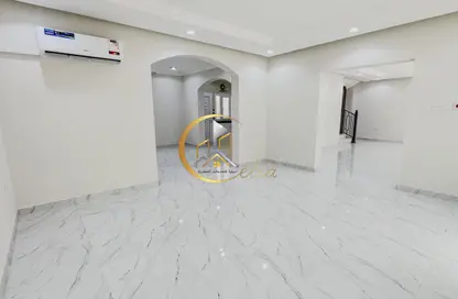 Villa - 4 Bedrooms - 5 Bathrooms for rent in Al Dana st - Muraikh - AlMuraikh - Doha
