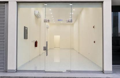 Shop - Studio - 1 Bathroom for rent in Fereej Kulaib - Doha