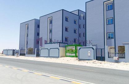 سكن عمال - استوديو - 8 حمامات للايجار في شارع الصناعية الشرقي - بركة العوامر - الوكرة