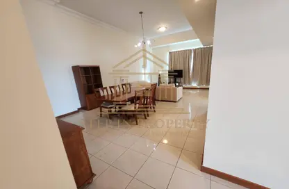 شقة - 2 غرف نوم - 3 حمامات للايجار في الخليج الغربي - الدوحة