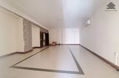 شقة - 2 غرف نوم - 2 حمامات للايجار في شارع الجزيره - فريج بن محمود الشمالي - فريج بن محمود - الدوحة