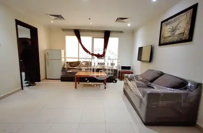 شقة - غرفة نوم - 1 حمام للايجار في ام غوالينا تجارية - ام غويلينا - أم غويلينا - الدوحة