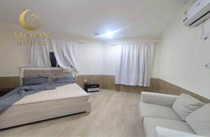 Apartment - Studio - 1 Bathroom for rent in Umm Ghwailina Comm - Umm Ghuwalina - Umm Ghuwailina - Doha