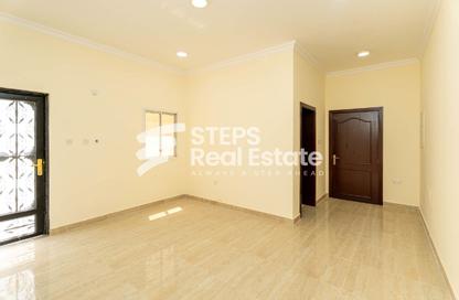 Villa - 2 - 3 for rent in Izghawa - Izghawa - Doha