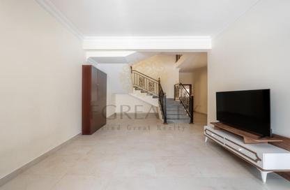 مجمع سكني - 6 غرف نوم - 7 حمامات للبيع في Al Sakhama - الدوحة