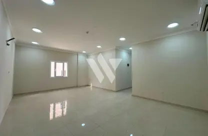Apartment - 2 Bedrooms - 3 Bathrooms for rent in Al Nasr Street - Al Nasr - Doha