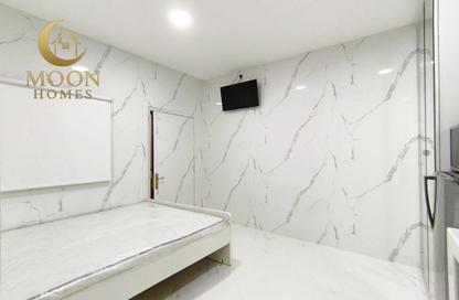 Apartment - Studio - 1 Bathroom for rent in Umm Ghuwailina 4 - Umm Ghuwailina - Doha
