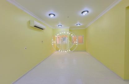 Apartment - 3 Bedrooms - 2 Bathrooms for rent in Al Mansoura - Doha