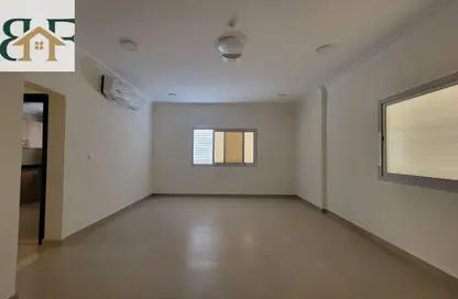 شقة - 2 غرف نوم - 2 حمامات للايجار في شارع المطار القديم - طريق المطار القديم - الدوحة