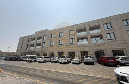 Show Room - Studio - 1 Bathroom for rent in Salwa Road - Al Aziziyah - Doha