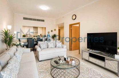 Apartment - 2 Bedrooms - 3 Bathrooms for sale in Viva Central - Viva Bahriyah - The Pearl Island - Doha Apartment - 2 Bedrooms - 3 Bathrooms for sale in Viva Central - Viva Bahriyah - The Pearl Island - Doha