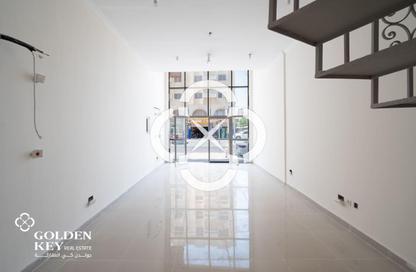 Retail - Studio - 1 Bathroom for rent in Musheireb - Musheireb - Doha