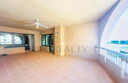 Apartment - 2 Bedrooms - 3 Bathrooms for rent in Tower 16 - Porto Arabia - The Pearl Island - Doha
