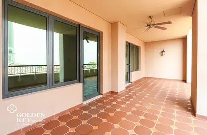 Apartment - 1 Bedroom - 2 Bathrooms for rent in West Porto Drive - Porto Arabia - The Pearl Island - Doha