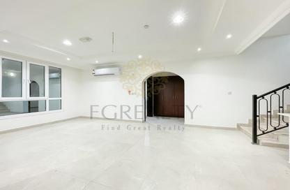 مجمع سكني - 5 غرف نوم - 6 حمامات للايجار في وادي المرخ - مريخ - المريخ - الدوحة
