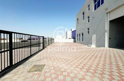 Warehouse - Studio - 2 Bathrooms for rent in Industrial Area 2 - Industrial Area - Industrial Area - Doha