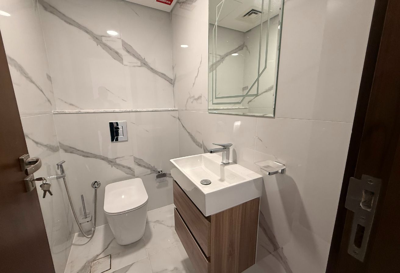 Own a Luxury Marina View Residence Today Only 2.7M thumbnail 11