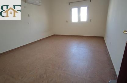 Apartment - 2 Bedrooms - 2 Bathrooms for rent in Al Nasr - Doha