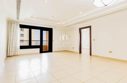 Apartment - 1 - 2 for sale in Tower 24 - Porto Arabia - The Pearl Island - Doha