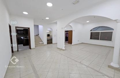 Compound - 3 Bedrooms - 4 Bathrooms for rent in Muraikh - AlMuraikh - Doha