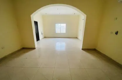 فيلا - 6 غرف نوم - 6 حمامات للايجار في شارع الهناء - الغرافة - الدوحة