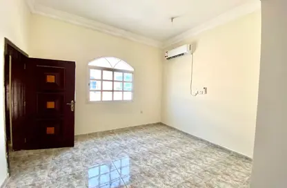 Compound - 4 Bedrooms - 4 Bathrooms for rent in Izghawa - Izghawa - Doha