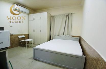 Apartment - Studio - 1 Bathroom for rent in Umm Ghuwailina 4 - Umm Ghuwailina - Doha