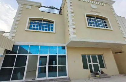 فيلا - 7 غرف نوم - 7 حمامات للايجار في سوق الغرافة - الغرافة - الدوحة