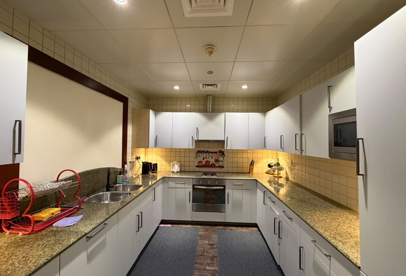 LUXURY 2 BHK | PORTO ARABIA | BILLS INCLUDED thumbnail 6
