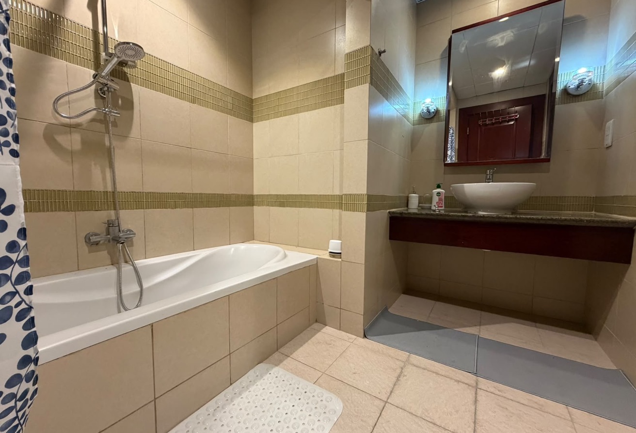LUXURY 2 BHK | PORTO ARABIA | BILLS INCLUDED thumbnail 15