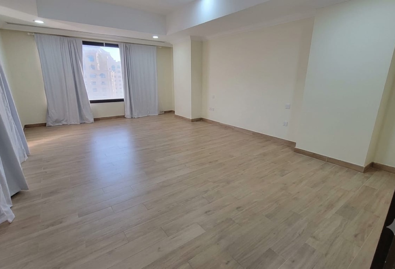 2 Bedroom Semi Furnished Side Marina View thumbnail 4