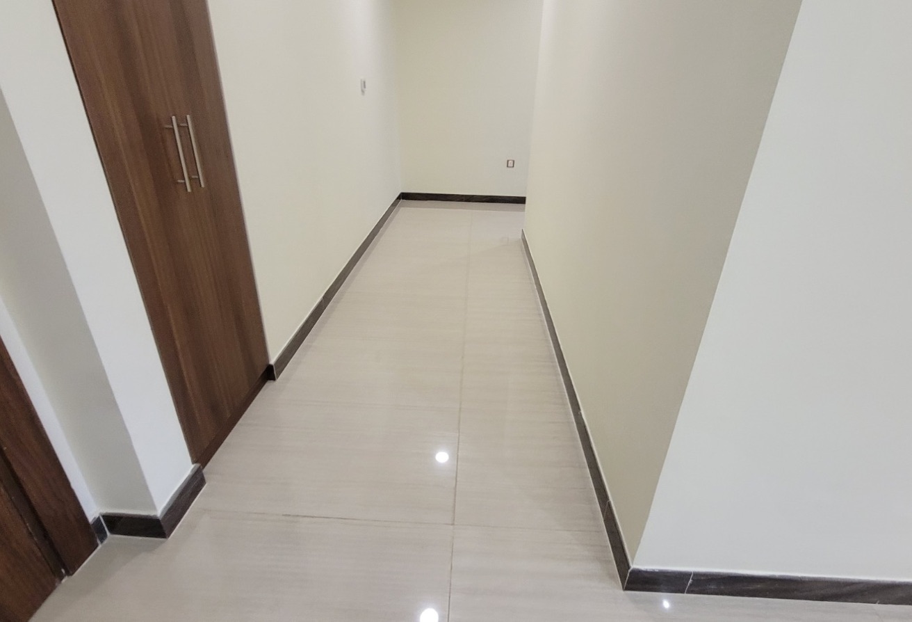 2 Bedroom Semi Furnished Side Marina View thumbnail 5