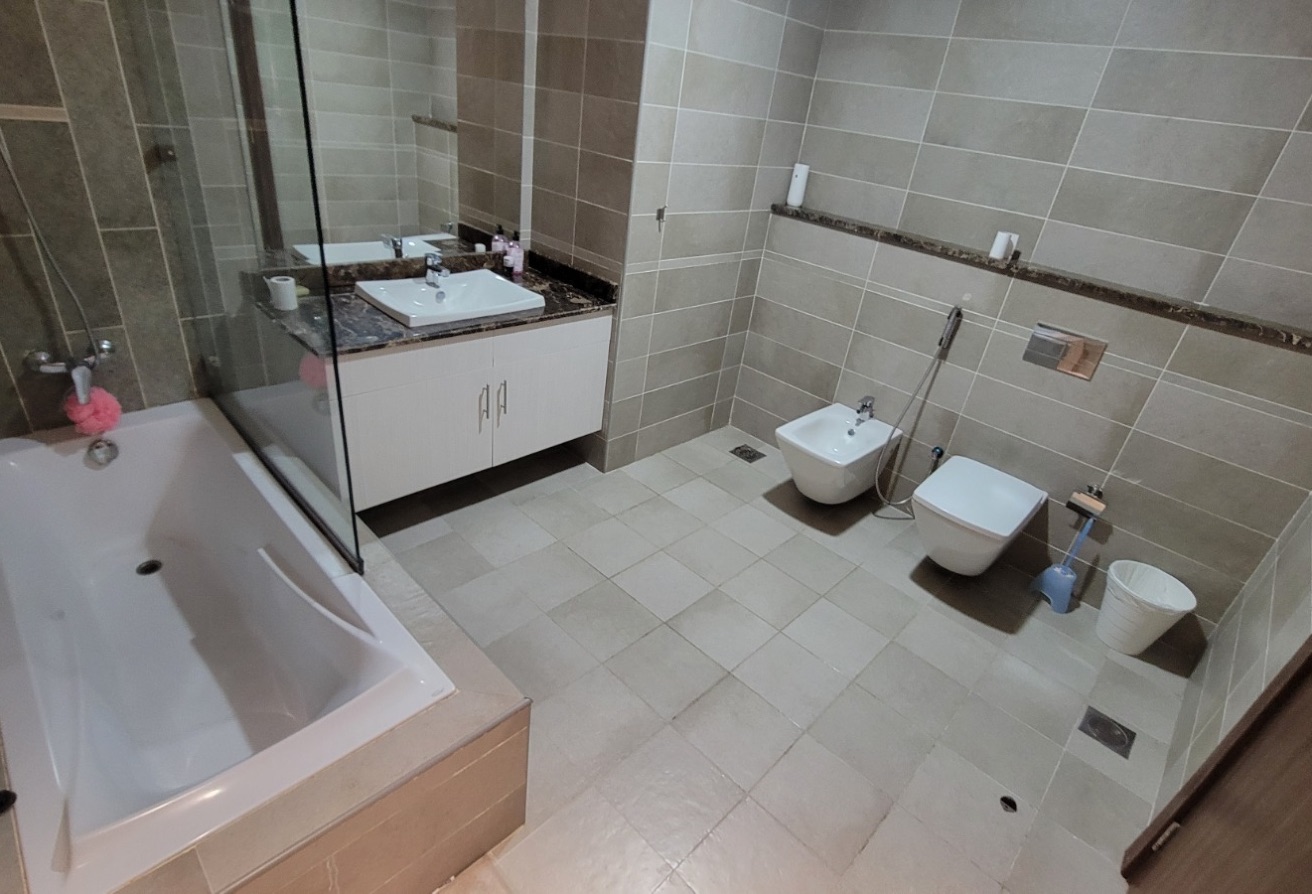2 Bedroom Semi Furnished Side Marina View thumbnail 6