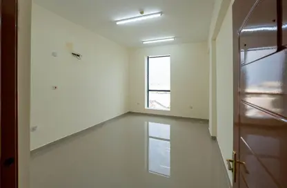 Office Space - 1 Bedroom - 1 Bathroom for rent in Umm Ghwailina Comm - Umm Ghuwalina - Umm Ghuwailina - Doha