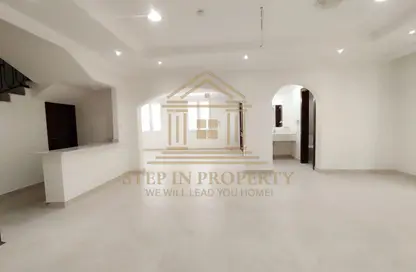 فيلا - 6 غرف نوم - 6 حمامات للايجار في شارع الوعب - الوعب - الدوحة