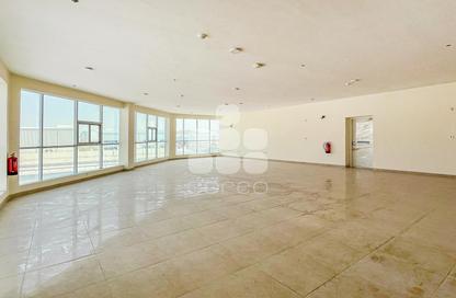 Warehouse - Studio - 6 Bathrooms for rent in East Industrial Street - Birkat Al Awamer - Al Wakra