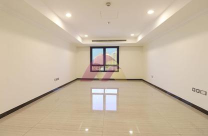 Apartment - 1 Bedroom - 2 Bathrooms for rent in East Porto Drive - Porto Arabia - The Pearl Island - Doha Apartment - 1 Bedroom - 2 Bathrooms for rent in East Porto Drive - Porto Arabia - The Pearl Island - Doha