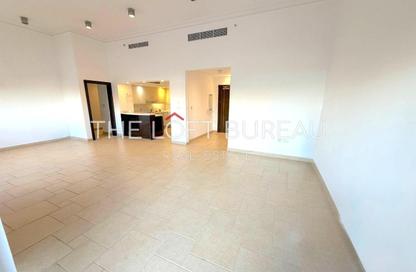Apartment - 3 Bedrooms - 3 Bathrooms for sale in Carnaval - Qanat Quartier - The Pearl Island - Doha