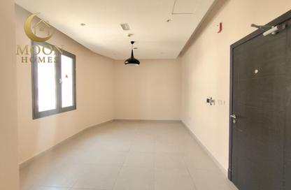 Apartment - 2 Bedrooms - 2 Bathrooms for rent in Al Nasr Street - Al Nasr - Doha