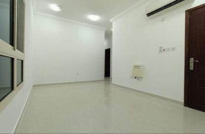 Apartment - 2 Bedrooms - 2 Bathrooms for rent in Bin Omran 35 - Fereej Bin Omran - Doha