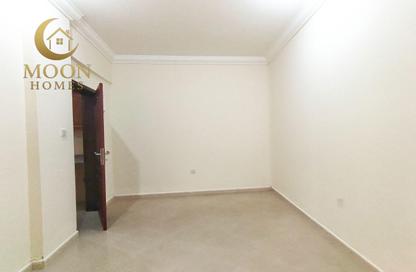 Apartment - 1 Bedroom - 1 Bathroom for rent in Umm Ghuwailina 4 - Umm Ghuwailina - Doha