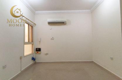 Apartment - 1 Bedroom - 1 Bathroom for rent in Umm Ghuwailina 4 - Umm Ghuwailina - Doha Apartment - 1 Bedroom - 1 Bathroom for rent in Umm Ghuwailina 4 - Umm Ghuwailina - Doha