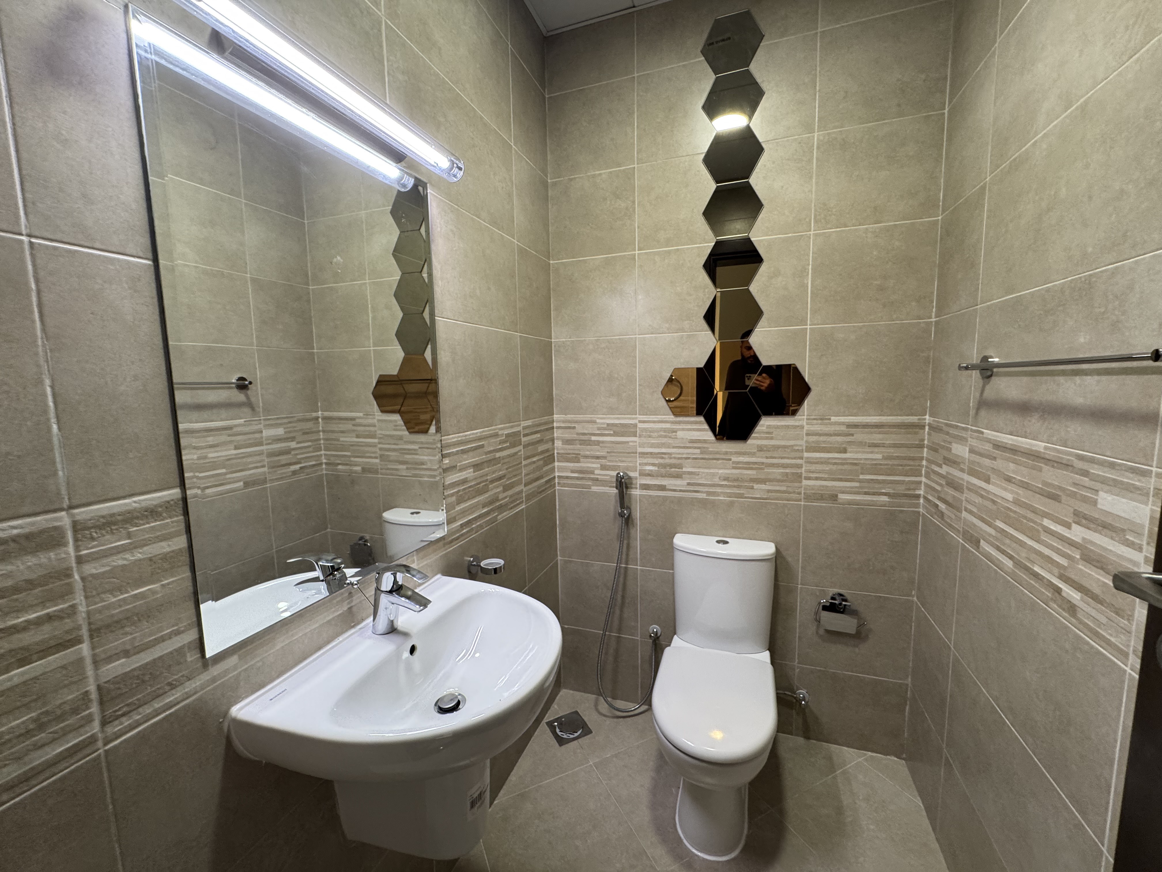 BRAND NEW 1BEDROOM FULLY FURNISHED WITH BALCONY thumbnail 3